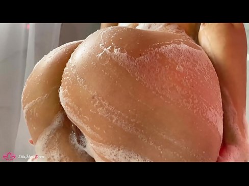❤️ Brunetka masturbuje kundičku s vibrátorom až do intenzívneho orgazmu v sprche ️ Sex video na nás sk.redgast4asset.ru ❤